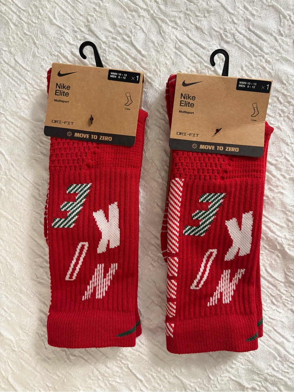 2 pairs NWT Nike Elite Multisport Dri-Fit Xmas Socks Womens 10-13, Men 8-12
